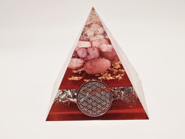 Orgonite pyramide jade rose fleur de vie argentée